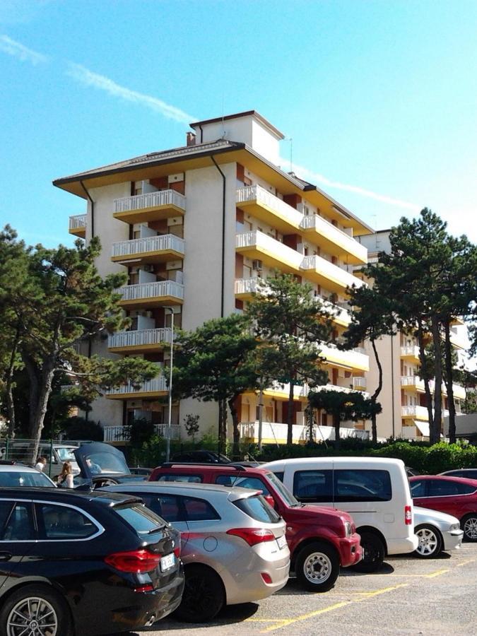 Lucerna Apartments At Sabbiadoro Beach Lignano Sabbiadoro Exterior foto